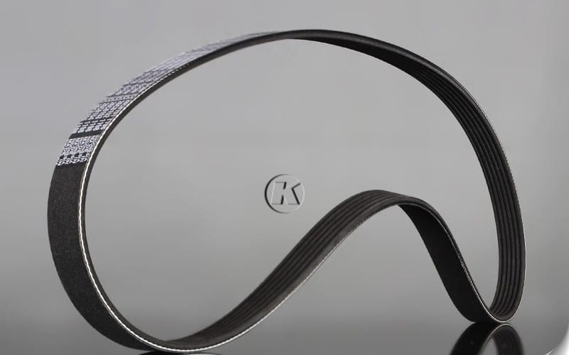 Dây curoa dẹt (Flat belt) với bề mặt phẳng, được dùng cho các hệ thống truyền động êm ái.