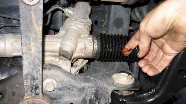 Dây đai dẫn động bơm trợ lực cần được kiểm tra để chỉnh vô lăng nhẹ