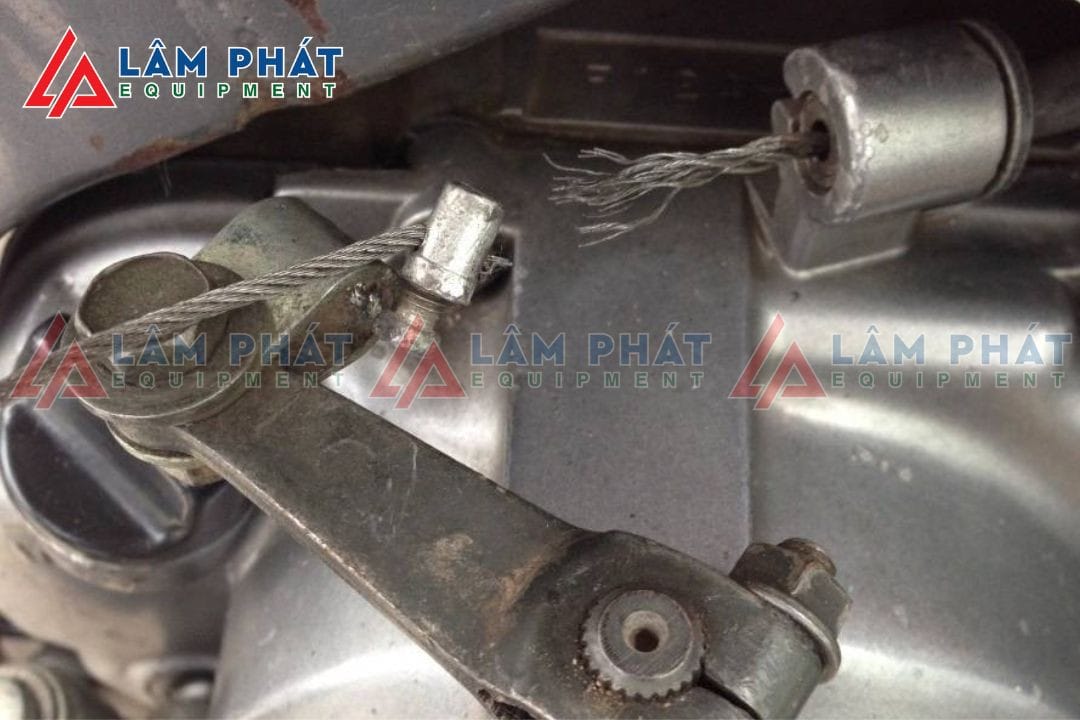 Dây ga xe máy bị đứt