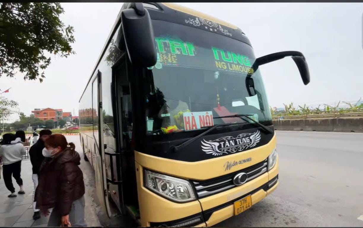 Để giữ chỗ hành khách nên đặt vé xe Tân Tùng sớm trong các dịp cao điểm như Tết Nguyên Đán