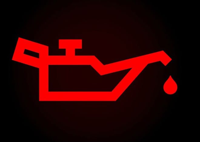 đèn báo áp suất dầu bôi trơn thấp màu đỏ trên xe hơi
