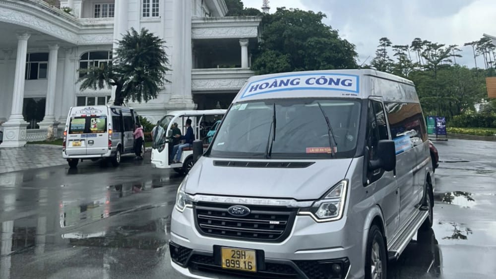 Đội ngũ nhân viên Hoàng Công luôn sẵn sàng hỗ trợ khách hàng