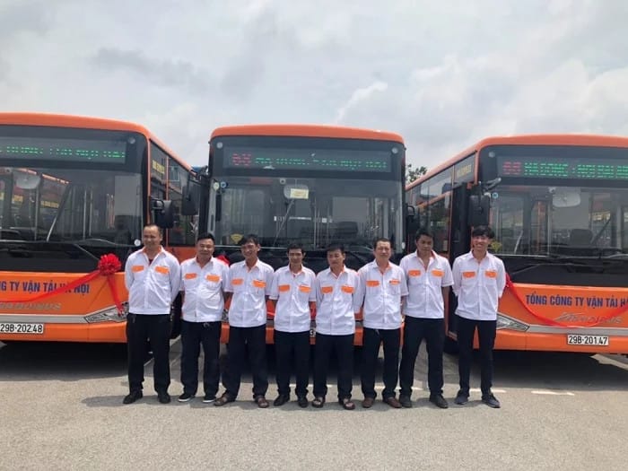 Đội ngũ tài xế và nhân viên phục vụ trên tuyến xe bus 68 chất lượng cao
