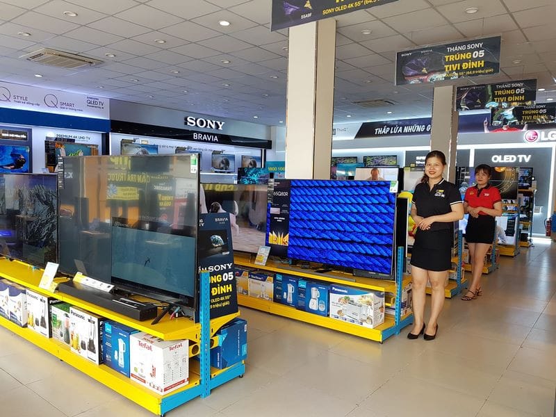 Đội ngũ tư vấn viên chuyên nghiệp tại Điện Máy Xanh Cai Lậy hỗ trợ khách hàng