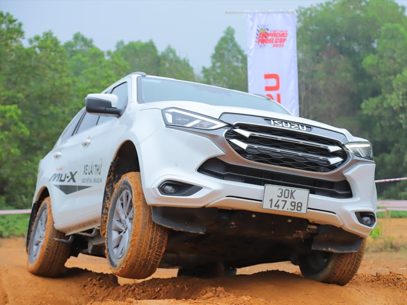 Động cơ 1.9L hiệu suất cao và tiết kiệm nhiên liệu của Isuzu mu-X, tối ưu hóa chi phí vận hành.