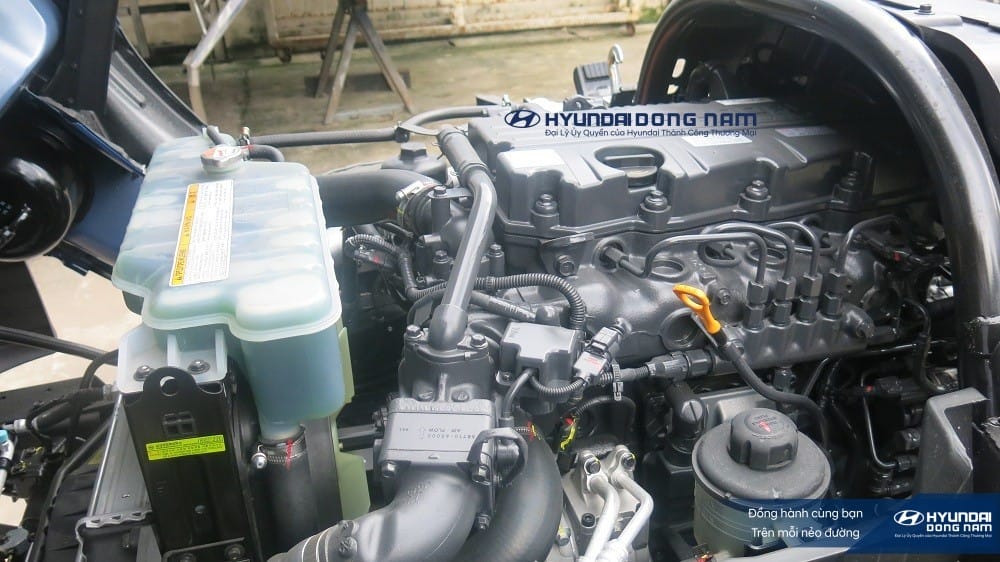động cơ D4GA mạnh mẽ của xe tải gắn cẩu Hyundai 110XL