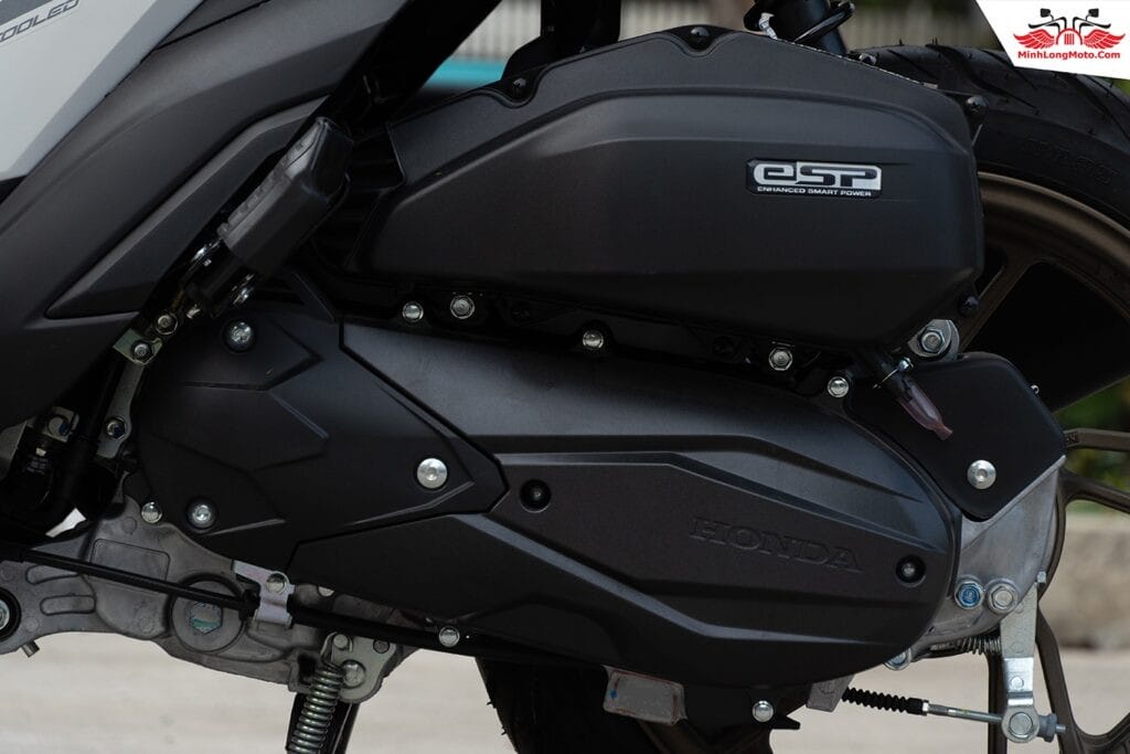 Động cơ eSP mạnh mẽ của Honda Vario 150 màu trắng