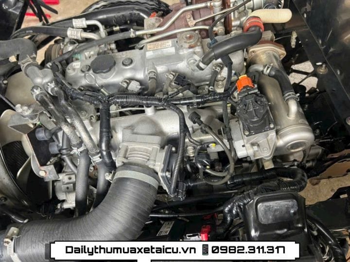 Động cơ Isuzu mạnh mẽ của xe tải QKR270 cũ