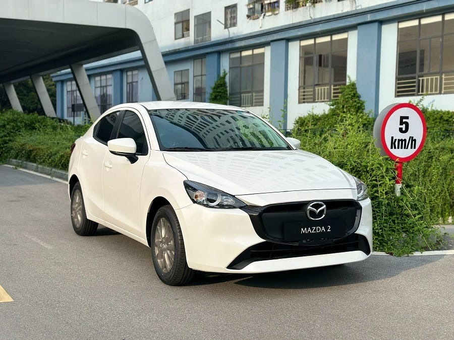 Động cơ SkyActiv-G 1.5L mạnh mẽ của Mazda 2, đảm bảo hiệu suất vận hành tối ưu.