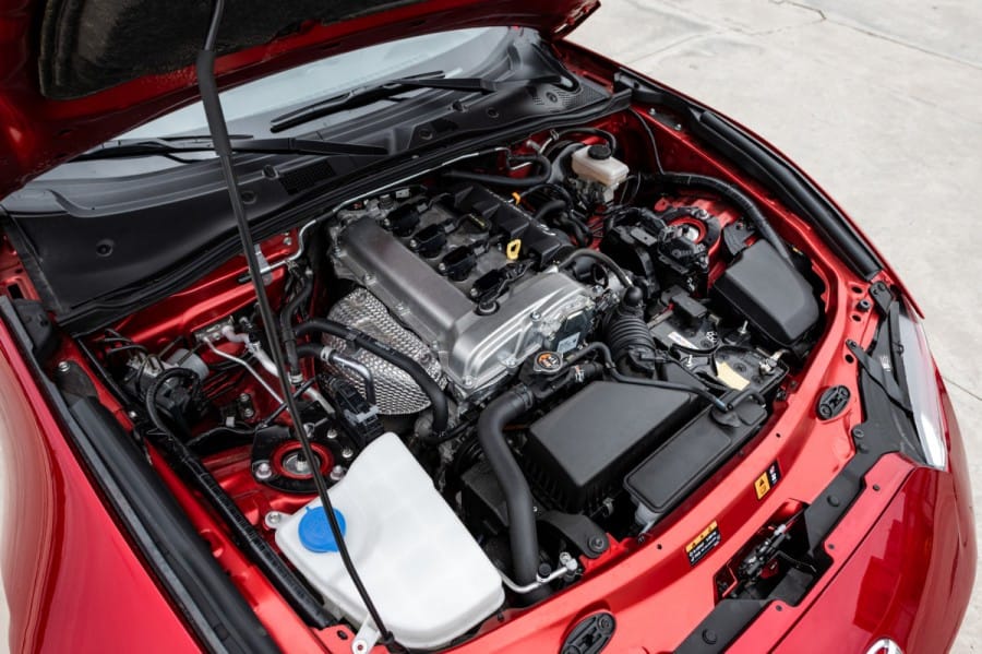Động cơ Skyactiv mạnh mẽ vận hành Mazda MX-5 Miata