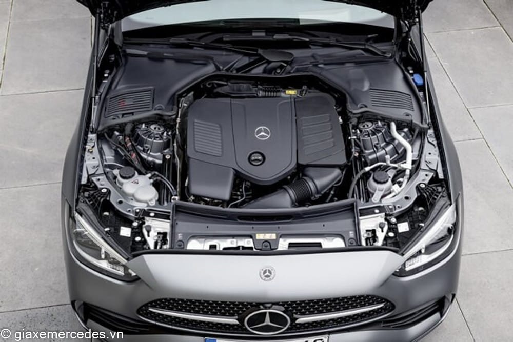 Động cơ trên Mercedes C300 AMG