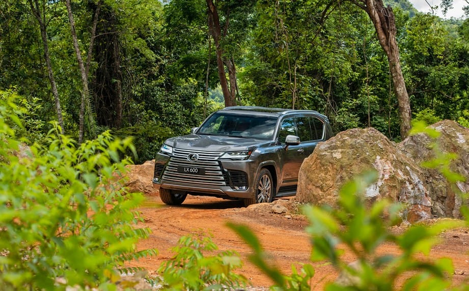 Động cơ V6 3.5L tăng áp kép mạnh mẽ của Lexus LX600 4 chỗ