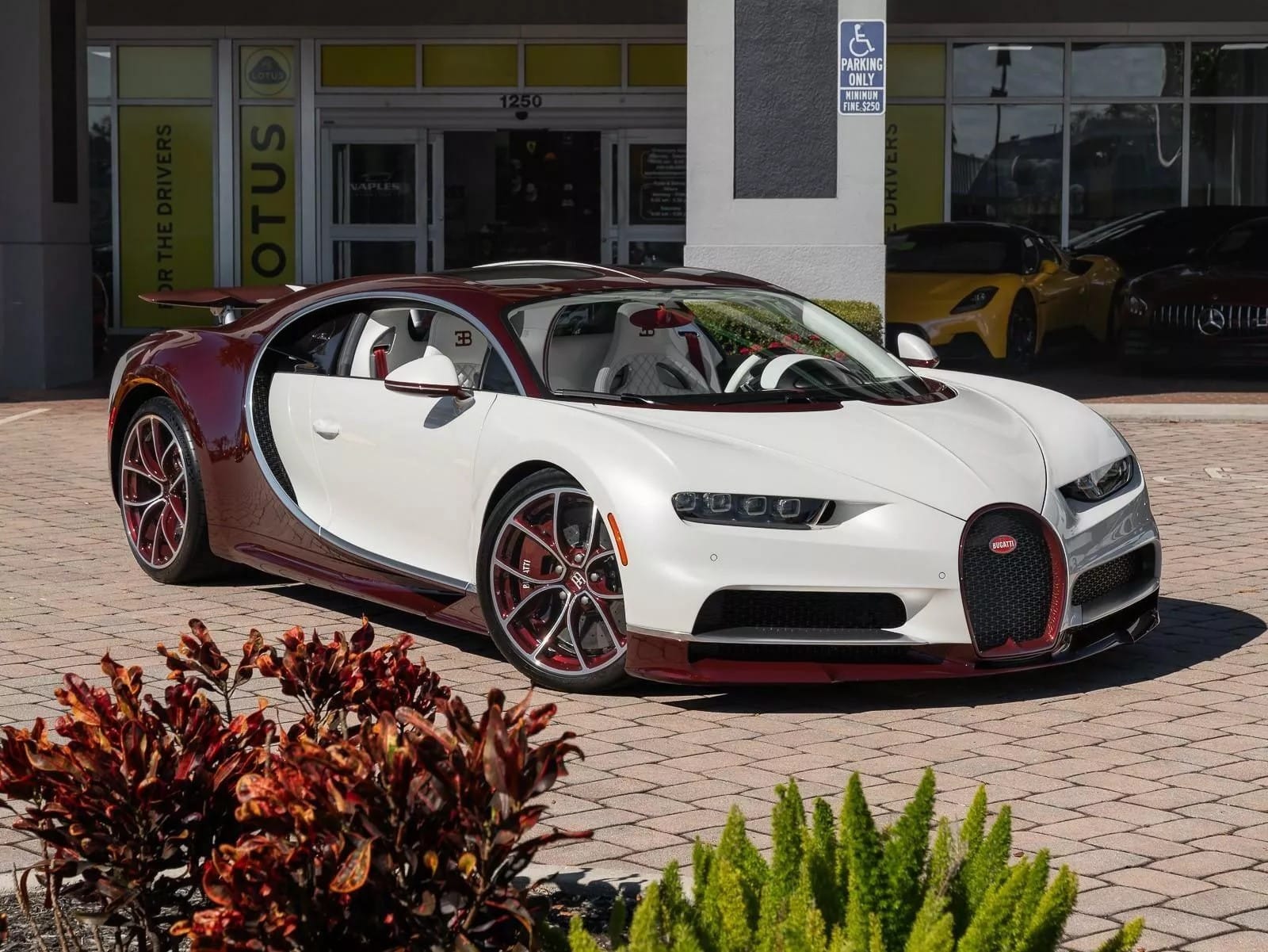 Động cơ W16 của Bugatti Chiron, sức mạnh vượt trội và Bugatti Chiron giá bao nhiêu