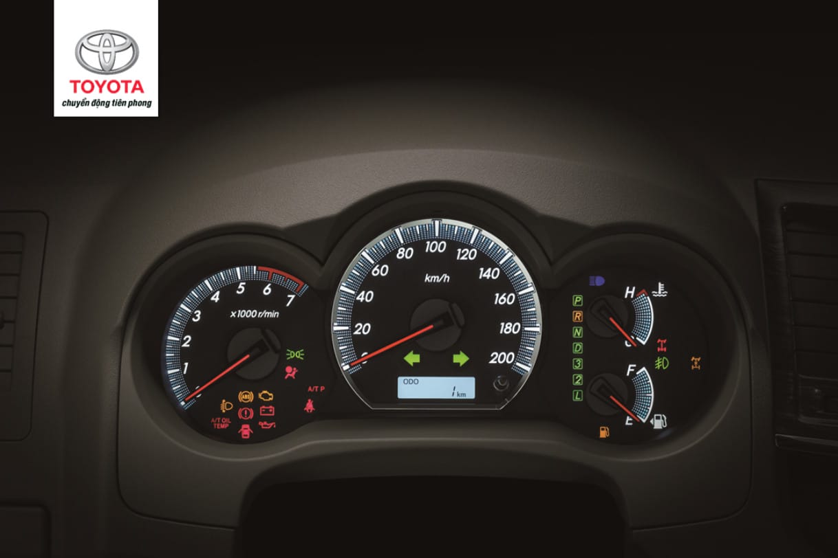 Đồng hồ đo tốc độ và ODO trên taplo xe ô tô Toyota