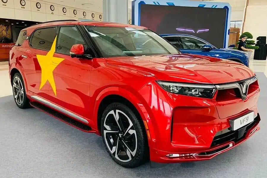 Đồng hồ hiển thị mức pin và quãng đường còn lại trên xe điện