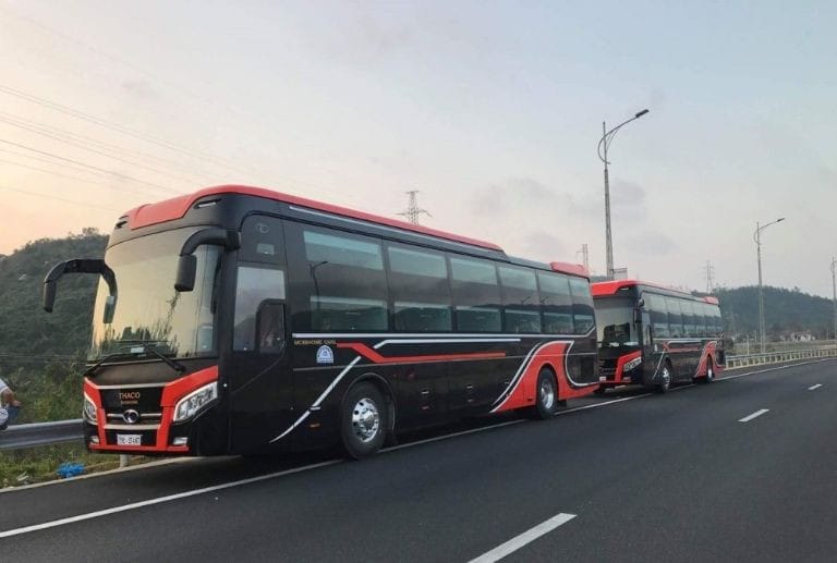 Dòng xe Ford Transit 16 chỗ của QBus chuyên chở khách tuyến Hà Nội Bắc Kạn