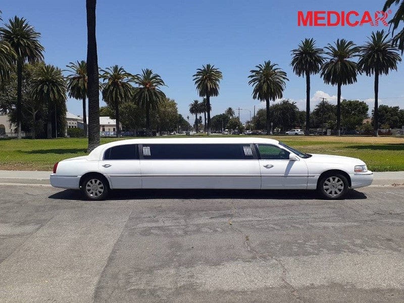 Dòng xe Limousine sang trọng với thiết kế thân dài đặc trưng, biểu tượng của sự cao cấp trong phân loại xe ô tô hạng sang.