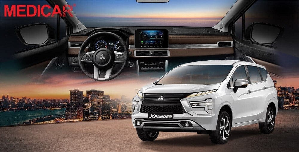 Dòng xe Mitsubishi Xpander màu bạc đang di chuyển trên đường, một ví dụ điển hình của xe ô tô phổ biến ở Việt Nam