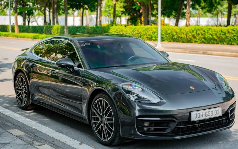 Dòng xe Porsche Panamera sang trọng, minh họa cho xe có logo hình con ngựa giá bao nhiêu