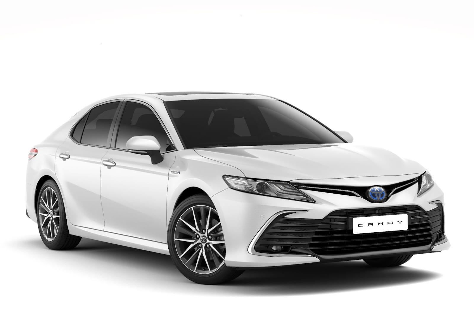 Dòng xe sedan Toyota Camry 2.5HV màu bạc đang đậu trên đường phố, thể hiện vẻ sang trọng của xe hybrid