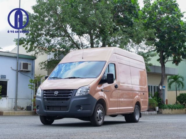 Dòng xe tải GAZelle Next màu trắng, biểu tượng của thương hiệu xe tải GAZ