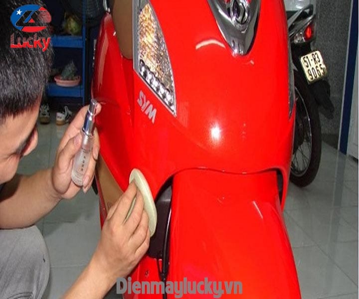 Dụng cụ cơ bản để tự thực hiện việc xóa vết xước xe máy đơn giản