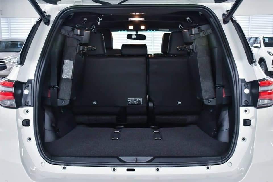 Dung tích khoang hành lý linh hoạt của xe Fortuner Legender 2.4AT 4x2.