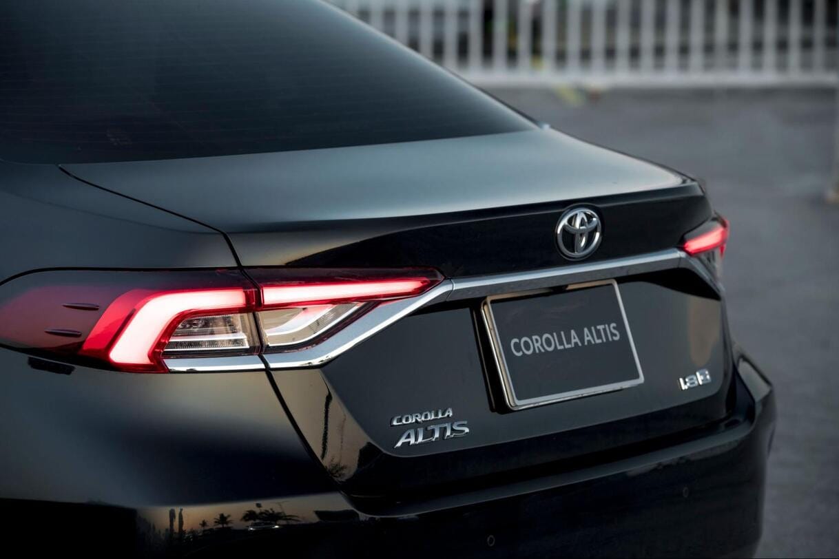 Đuôi xe Toyota Corolla Altis 1.8G với thiết kế trẻ trung, hiện đại