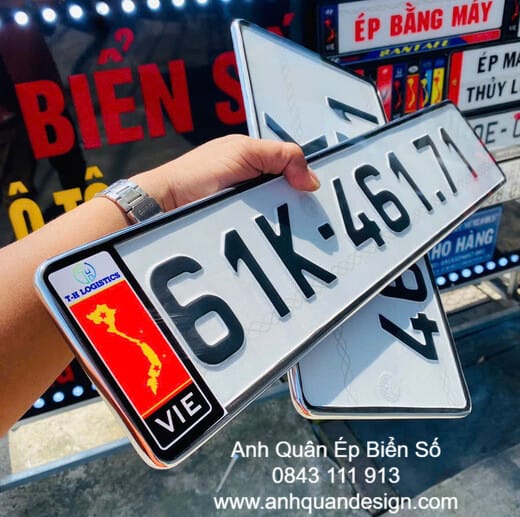 Ép biển số ô tô tràn viền cao cấp, mang lại vẻ đẹp sang trọng và độ bền vượt trội.