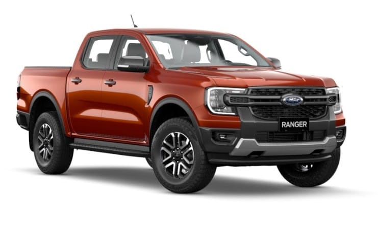 Ford Ranger Sport màu đỏ cá tính, dừng đỗ trên con đường thành phố