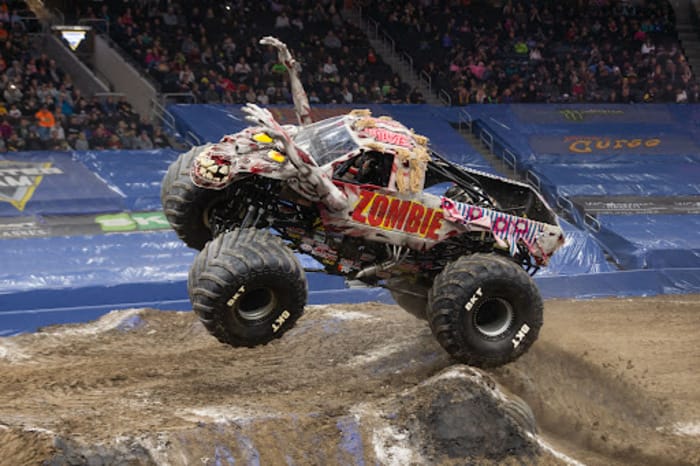 Zombie Monster Truck - xe diệt quái vật zombie