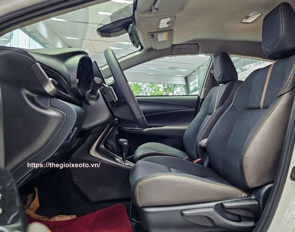 Ghế bọc da cao cấp với 2 tông màu trên Vios 2023