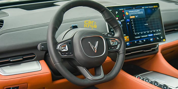Ghế lái chỉnh điện bọc da cao cấp trong nội thất VinFast VF9
