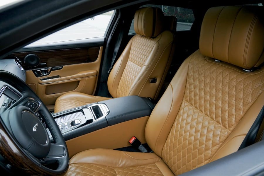 Ghế ngồi bọc da cao cấp của Jaguar XJL
