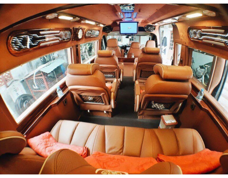 Ghế ngồi rộng rãi và êm ái trên xe Kim Hùng Limousine giúp hành khách về Bình Thuận có trải nghiệm thoải mái