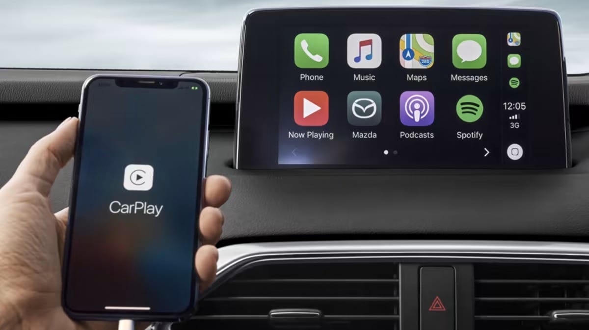 Giao diện Apple CarPlay trên màn hình xe ô tô, minh họa hệ thống giải trí thông minh