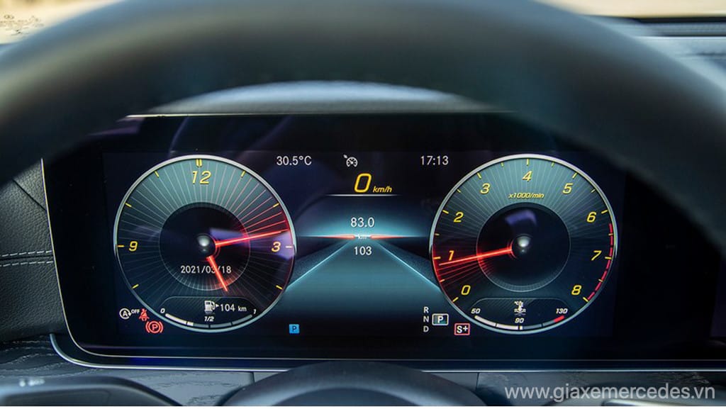 Giao diện màn hình chính Mec E300 AMG