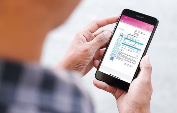 Giao diện website công ty bảo hiểm giúp khách hàng tra cứu thông tin hợp đồng xe máy dễ dàng