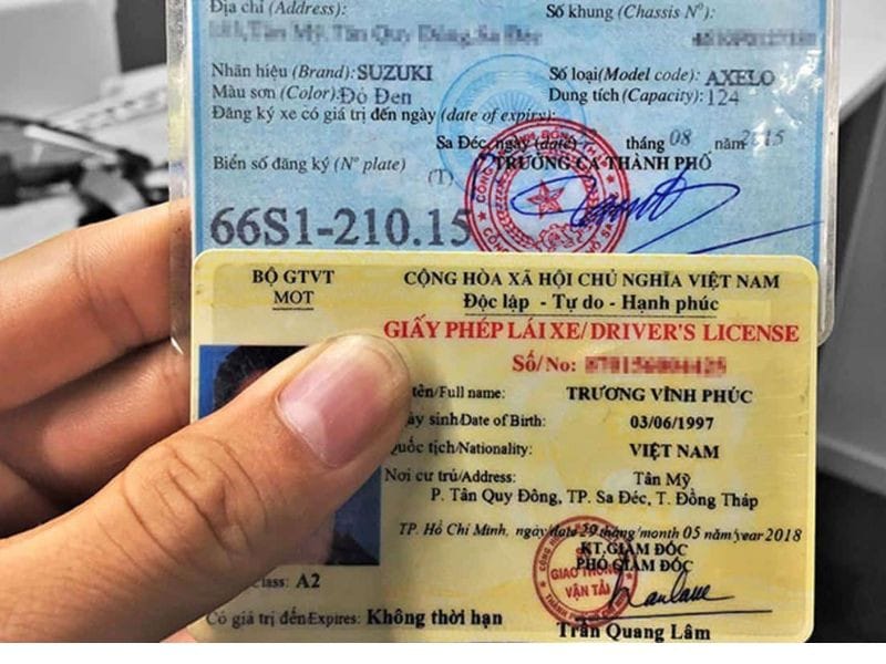 Giấy đăng ký xe (cà vẹt) của xe máy thể hiện quyền sở hữu.
