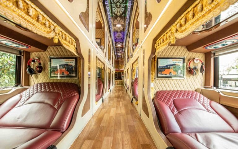 Giường nằm kích thước lớn trên xe về Bình Thuận của Laha Limousine mang lại sự thoải mái tối đa