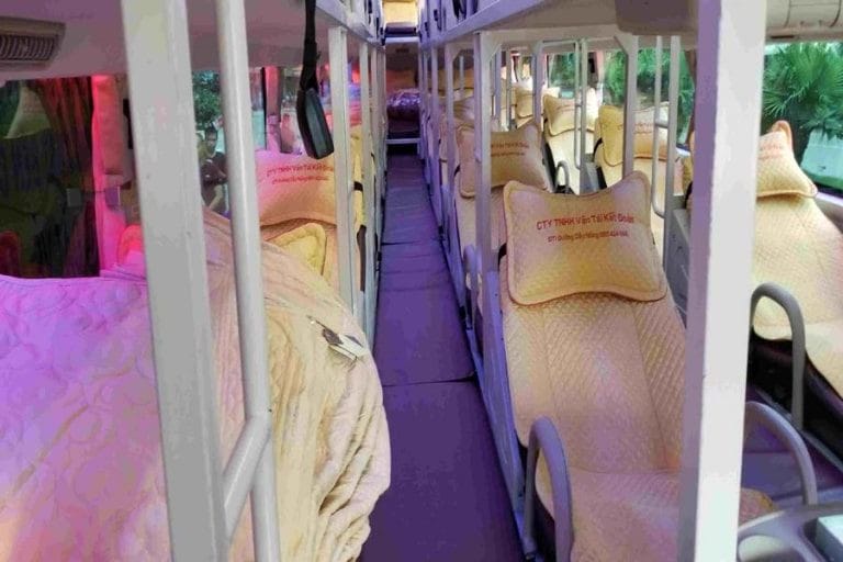 Giường nằm sạch sẽ trên xe Kết Đoàn Hải Phòng Lào Cai