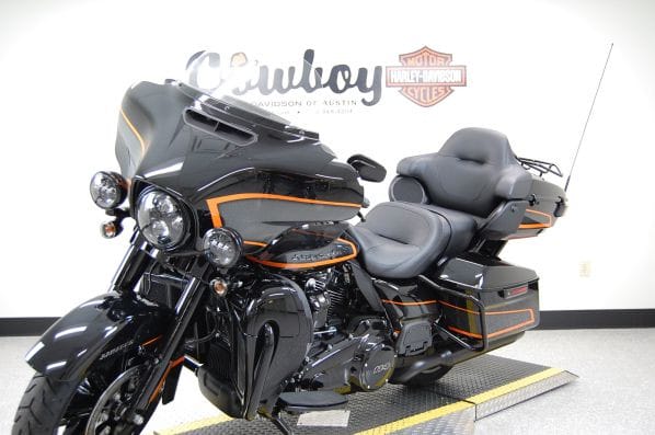Góc nhìn chi tiết động cơ xe Harley-Davidson Ultra Limited cũ