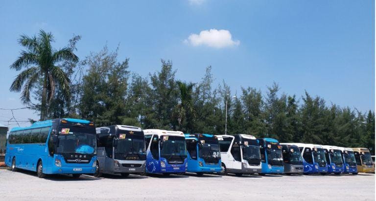 Gọi đến số hotline của Nhà Xe Đức Tâm để đặt vé xe khách Phù Mỹ Bình Định