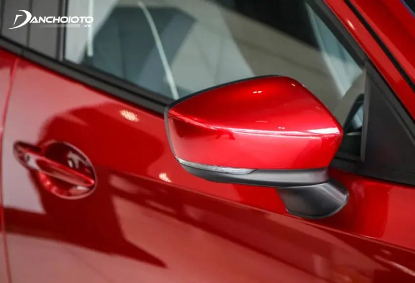Gương chiếu hậu tích hợp đầy đủ tính năng chỉnh/gập điện trên Mazda 2, tăng cường tiện ích