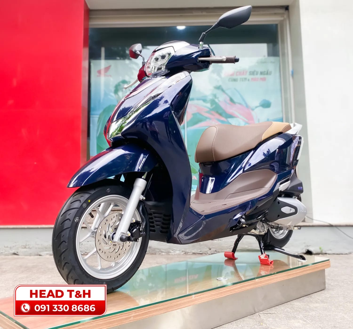 Gương chiếu hậu tròn mạ chrome của Honda Lead 125