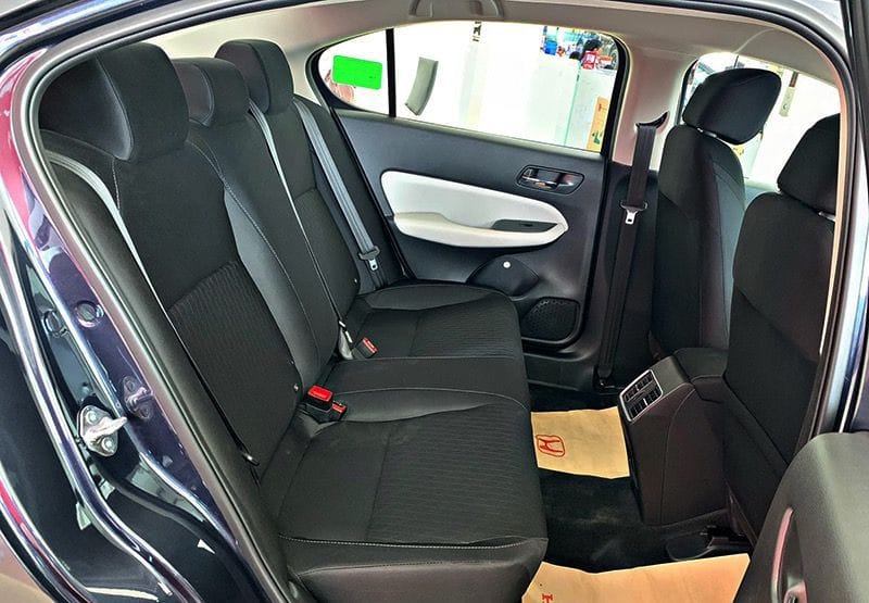 Hàng ghế sau Honda City với không gian hợp lý