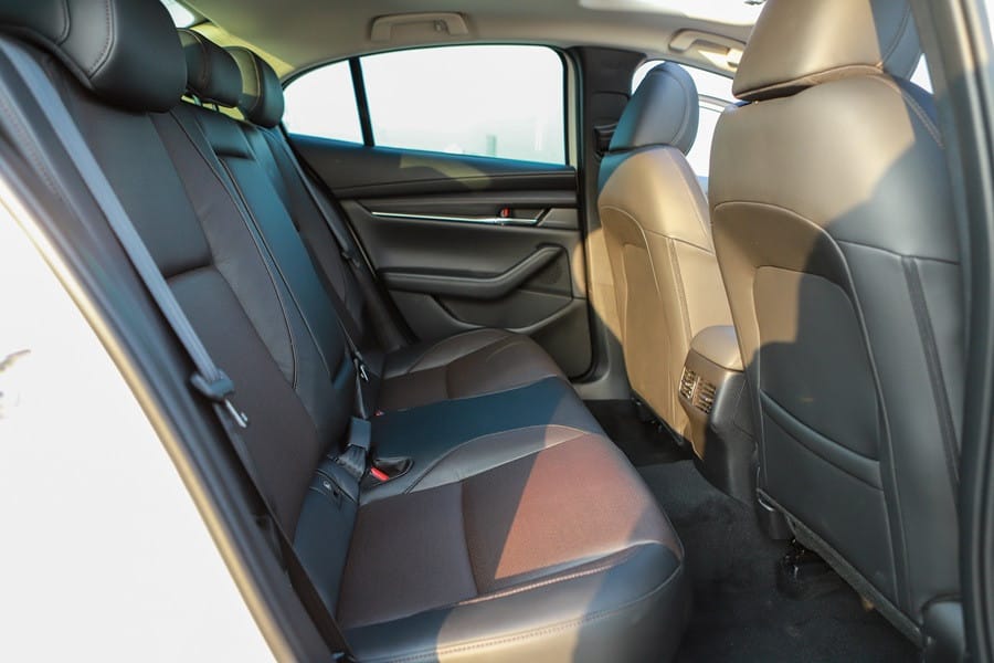 Hàng ghế sau Mazda 3