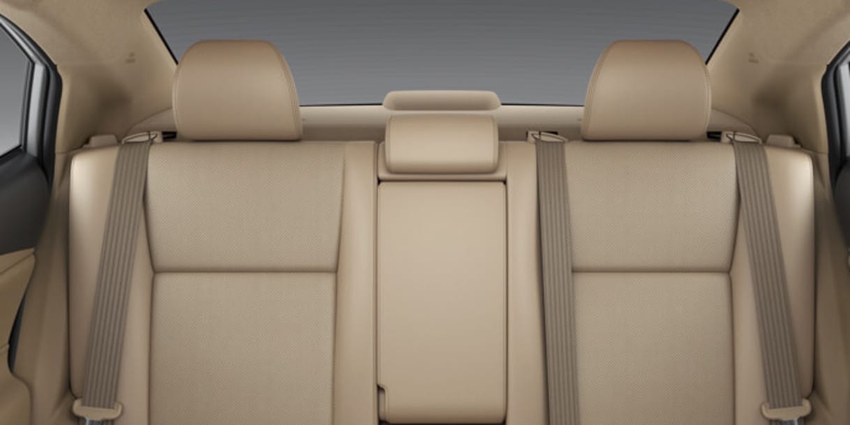 Hàng ghế sau rộng rãi của Toyota Vios 1.5E MT