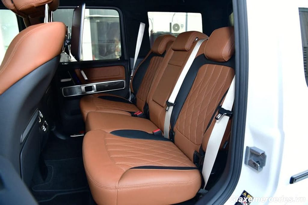 Hàng ghế sau rộng rãi trên Mercedes G63 AMG