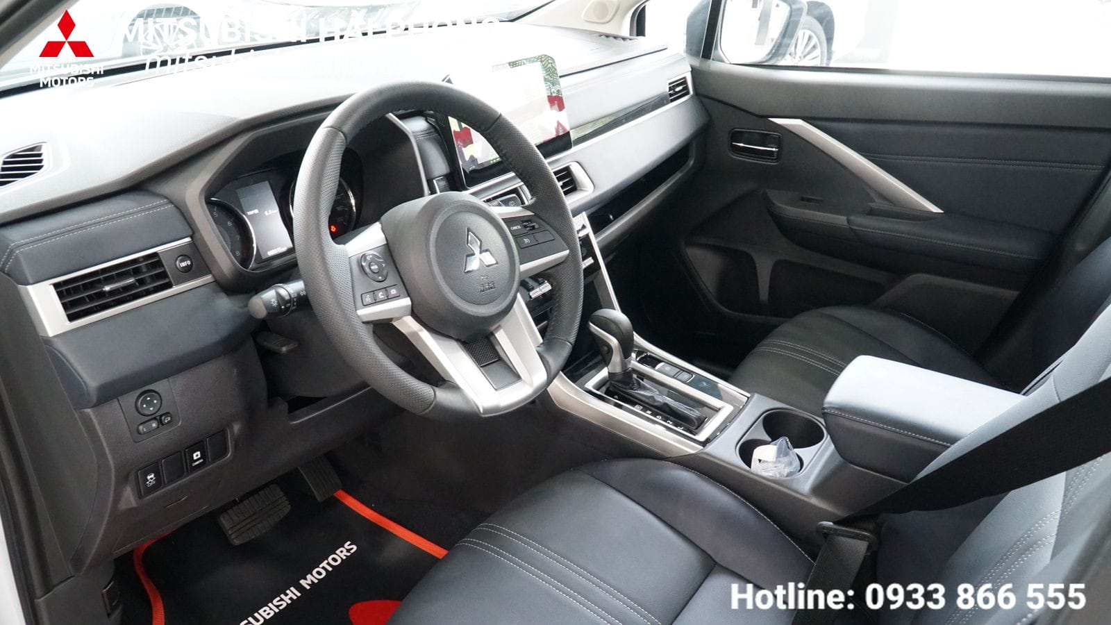 Hàng ghế trước Mitsubishi Xpander 2024 với thiết kế tiện nghi
